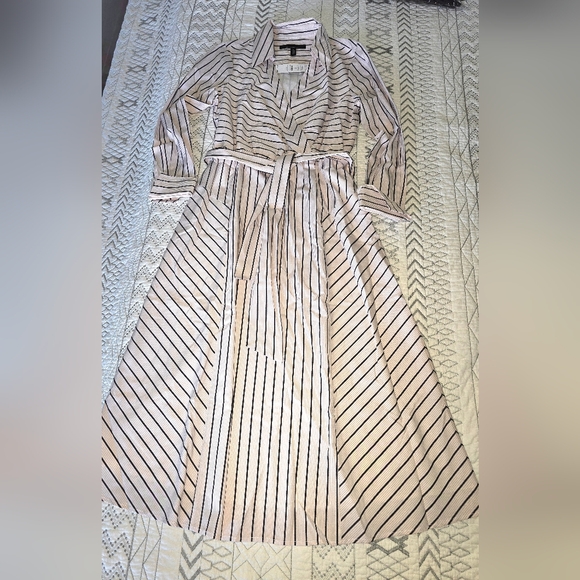 White House Black Market Dresses & Skirts - White House Black Market Striped Long Sleeve Dress Sz 6